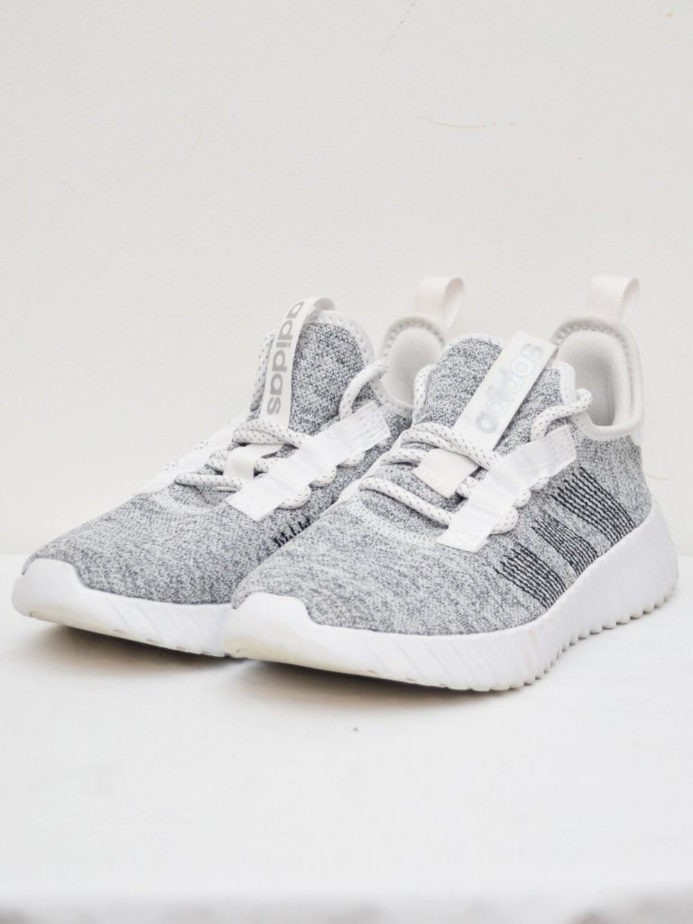 Adidas Women's Kaptir Size 10 - Excellent Like New Condition